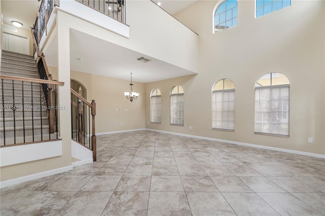 Recently Rented: $3,000 (3 beds, 2 baths, 2641 Square Feet)