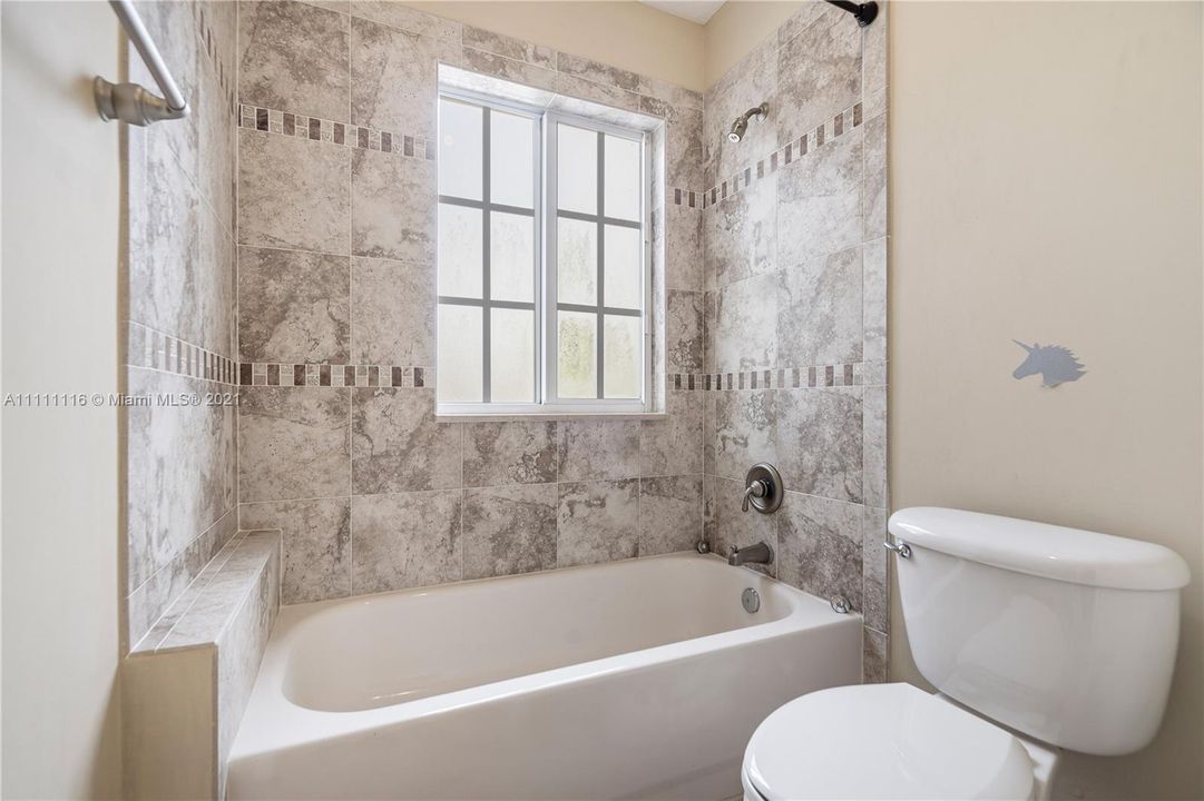 Recently Rented: $3,000 (3 beds, 2 baths, 2641 Square Feet)