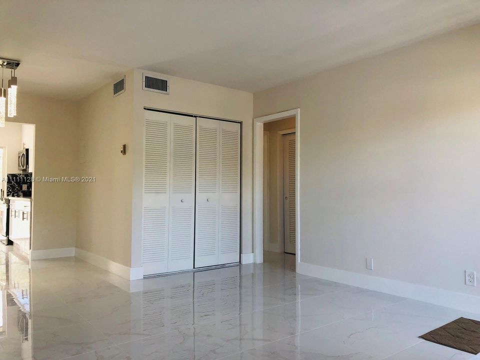 Vendido Recientemente: $105,000 (1 camas, 1 baños, 610 Pies cuadrados)