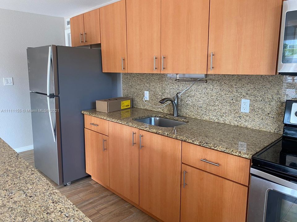 最近租的: $3,500 (2 贝兹, 1 浴室, 1250 平方英尺)