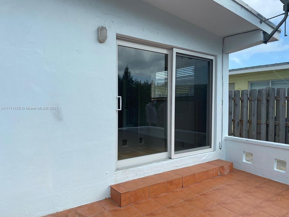 最近租的: $3,500 (2 贝兹, 1 浴室, 1250 平方英尺)