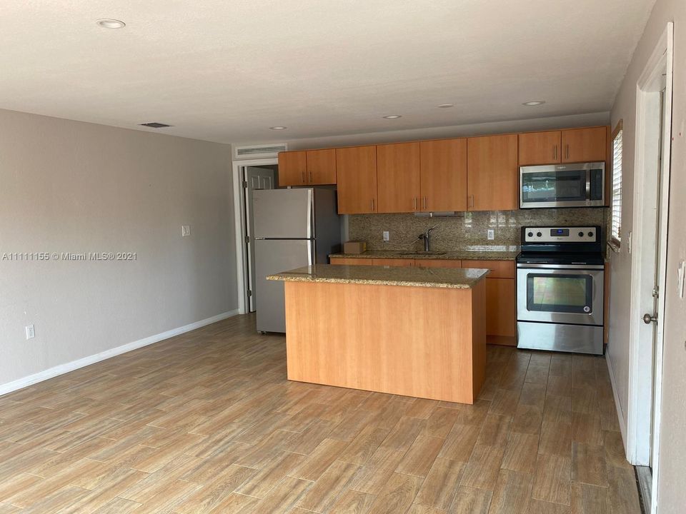 最近租的: $3,500 (2 贝兹, 1 浴室, 1250 平方英尺)