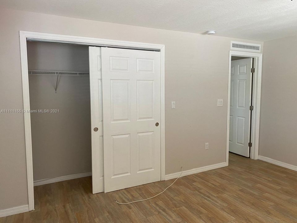 最近租的: $3,500 (2 贝兹, 1 浴室, 1250 平方英尺)