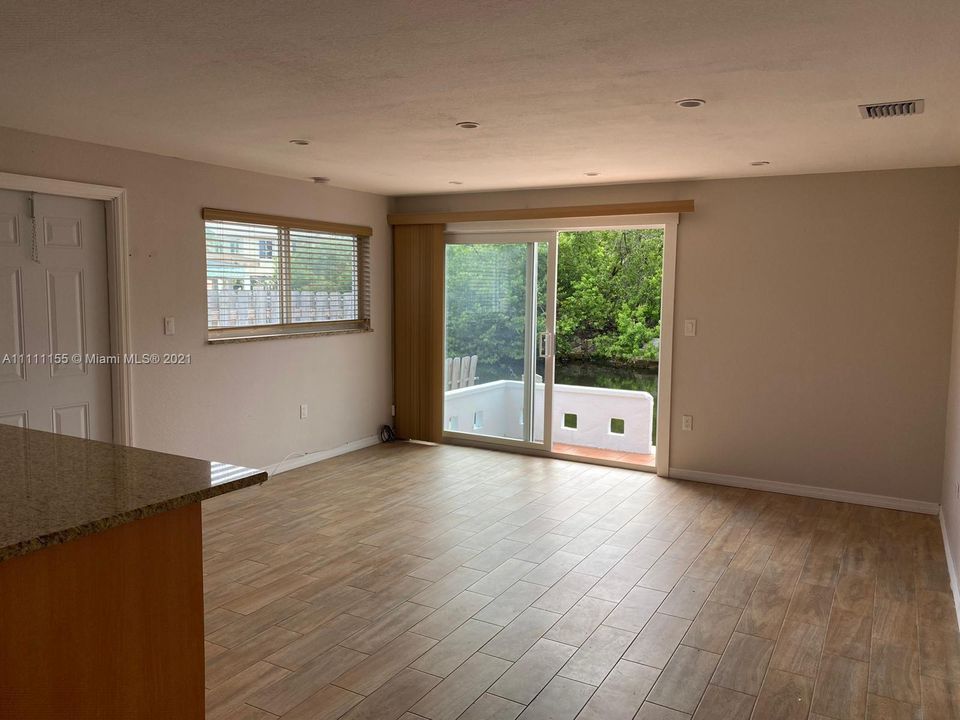 最近租的: $3,500 (2 贝兹, 1 浴室, 1250 平方英尺)