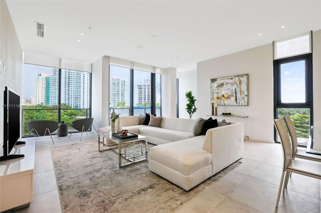 Recently Sold: $1,950,000 (3 beds, 3 baths, 2024 Square Feet)