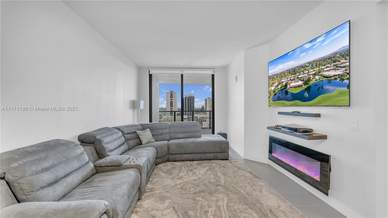 Recently Sold: $465,000 (1 beds, 1 baths, 867 Square Feet)