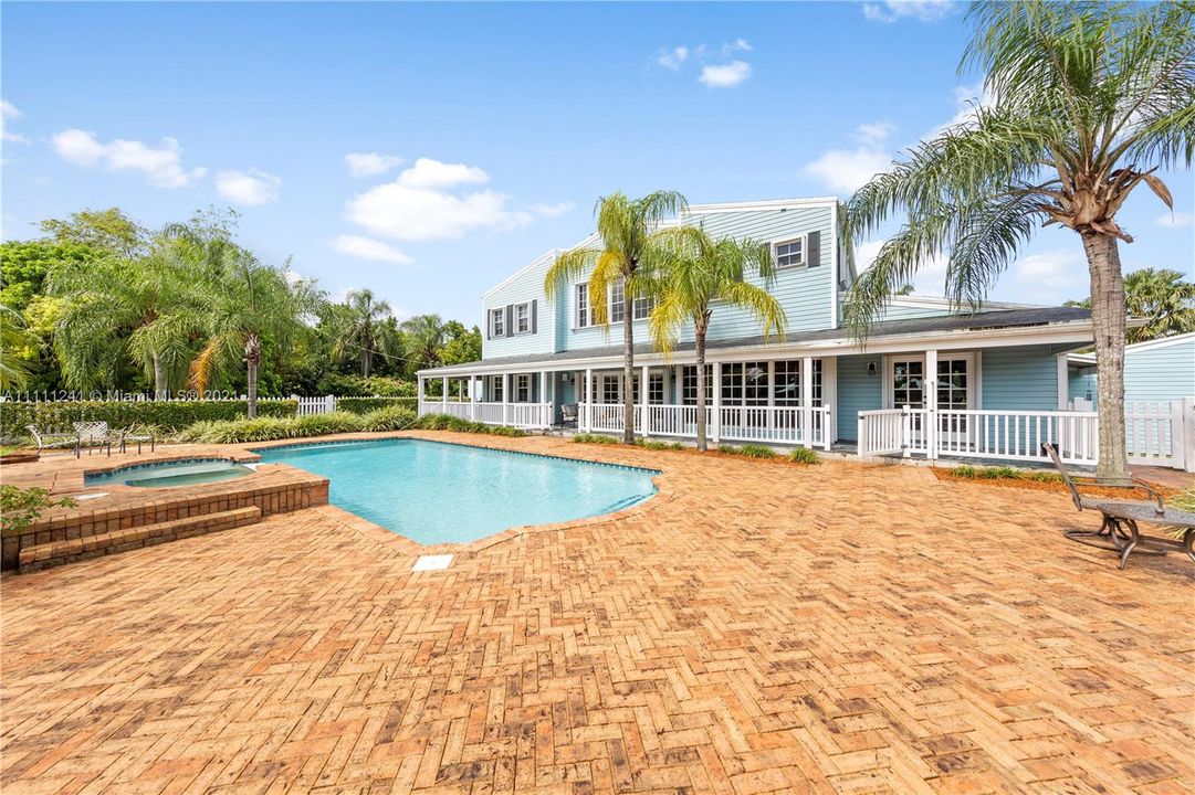 Recently Sold: $1,650,000 (5 beds, 4 baths, 3819 Square Feet)