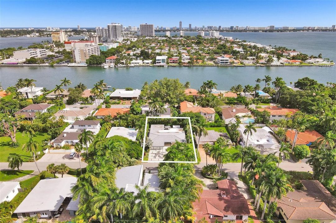 Recently Sold: $1,299,000 (4 beds, 2 baths, 2283 Square Feet)