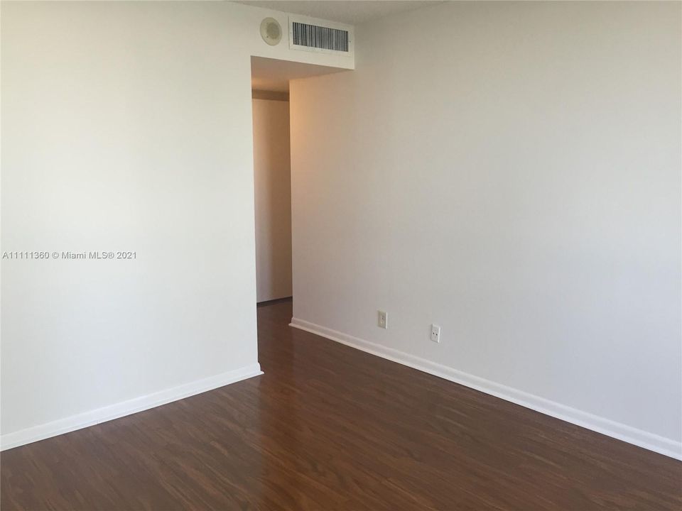 Recently Rented: $4,800 (3 beds, 2 baths, 1732 Square Feet)