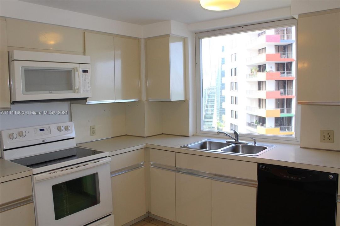 Recently Rented: $4,800 (3 beds, 2 baths, 1732 Square Feet)