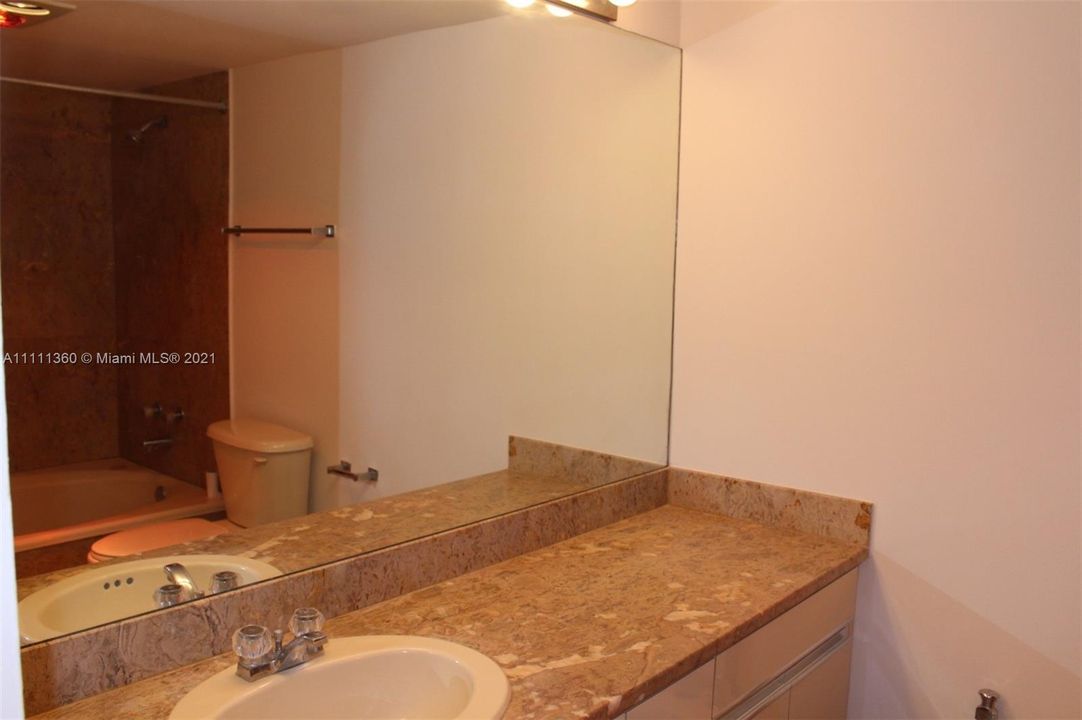 Recently Rented: $4,800 (3 beds, 2 baths, 1732 Square Feet)
