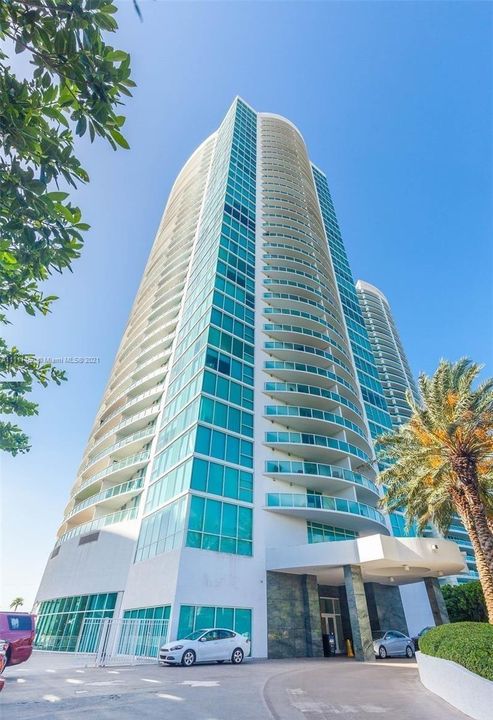Recently Sold: $640,000 (2 beds, 2 baths, 1188 Square Feet)