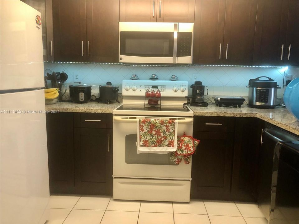 Recently Rented: $2,600 (3 beds, 2 baths, 1470 Square Feet)