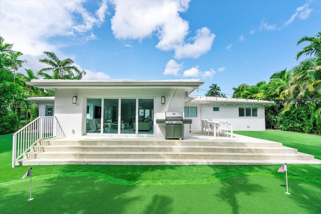 Recently Sold: $1,875,000 (4 beds, 3 baths, 2472 Square Feet)