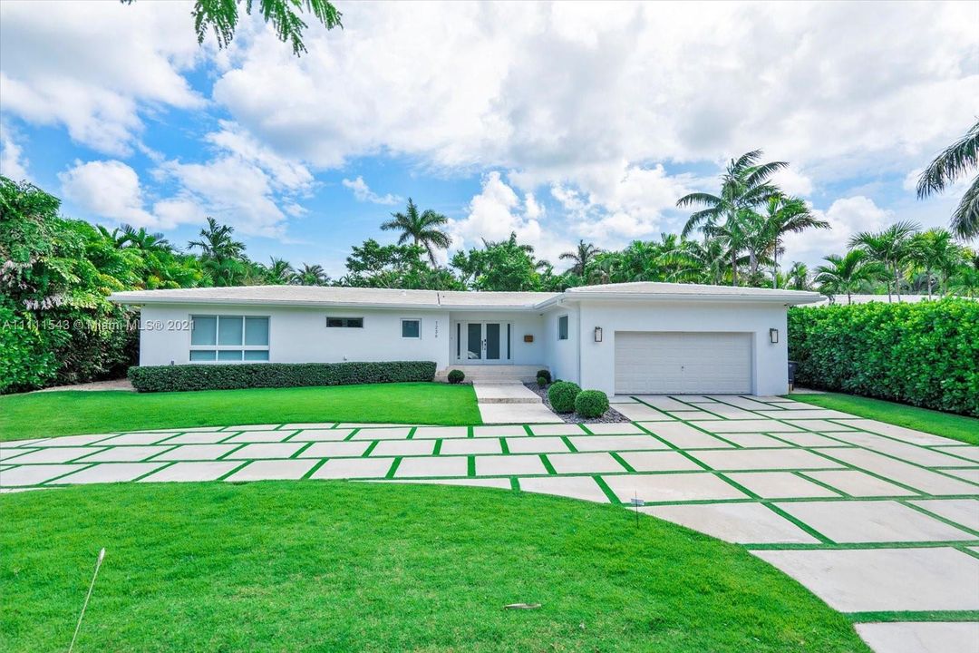 Recently Sold: $1,875,000 (4 beds, 3 baths, 2472 Square Feet)