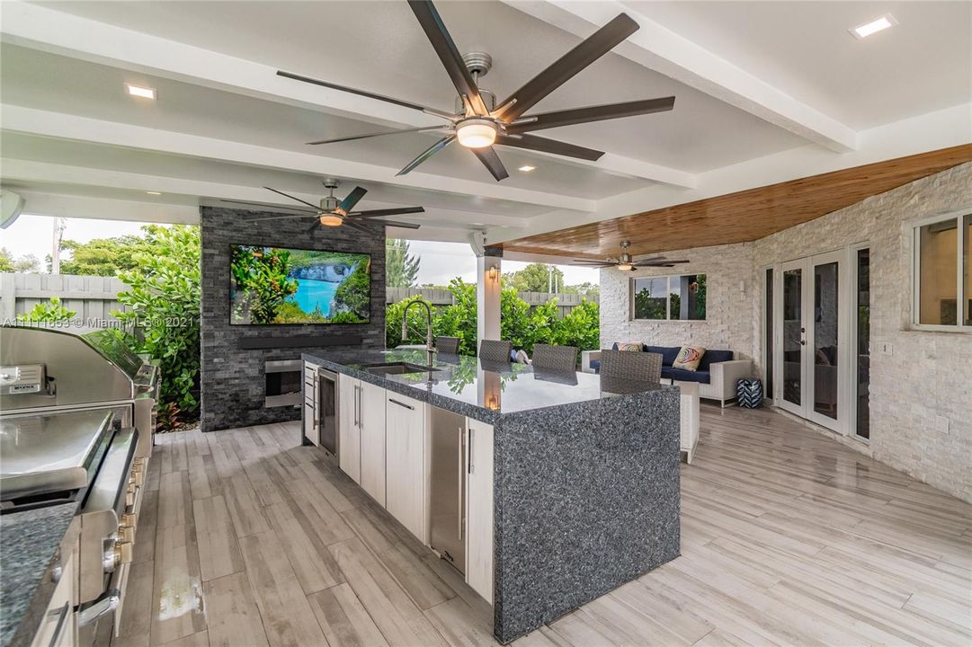 Recently Sold: $1,325,000 (4 beds, 3 baths, 2473 Square Feet)