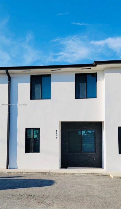 Recently Rented: $2,150 (3 beds, 2 baths, 1480 Square Feet)