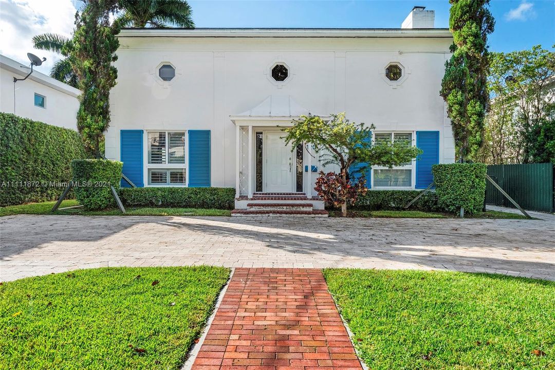Recently Sold: $2,795,000 (4 beds, 3 baths, 3124 Square Feet)
