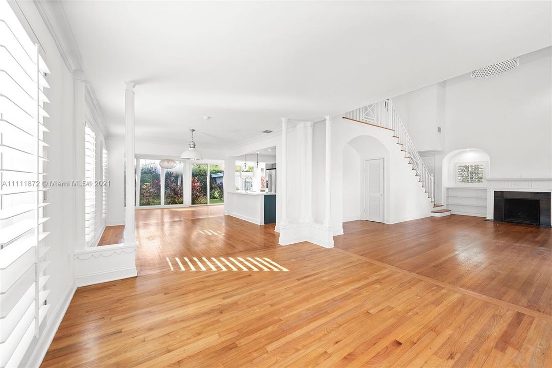 Recently Sold: $2,795,000 (4 beds, 3 baths, 3124 Square Feet)