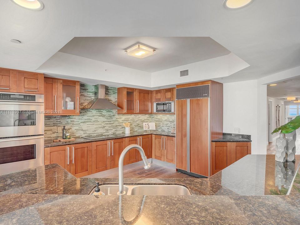 FABULOUS GOURMET KITCHEN WITH THE FINEST APPLIANCES AND CABINETRY.