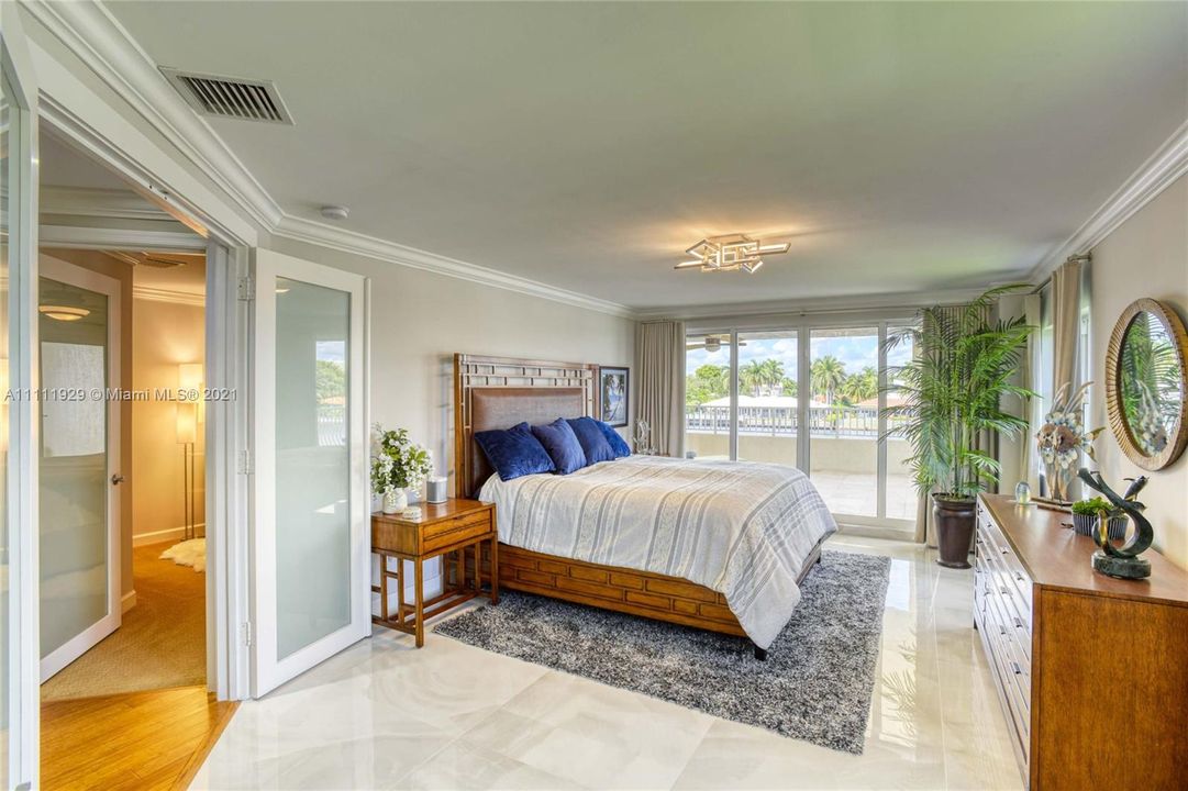 Recently Sold: $2,250,000 (3 beds, 3 baths, 2700 Square Feet)