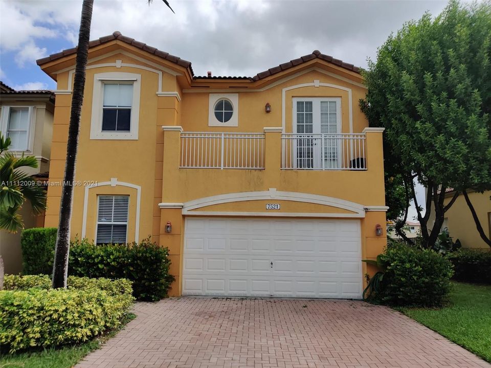 Recently Sold: $580,000 (5 beds, 3 baths, 2355 Square Feet)