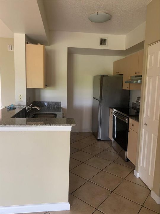 Recently Rented: $1,650 (1 beds, 1 baths, 850 Square Feet)