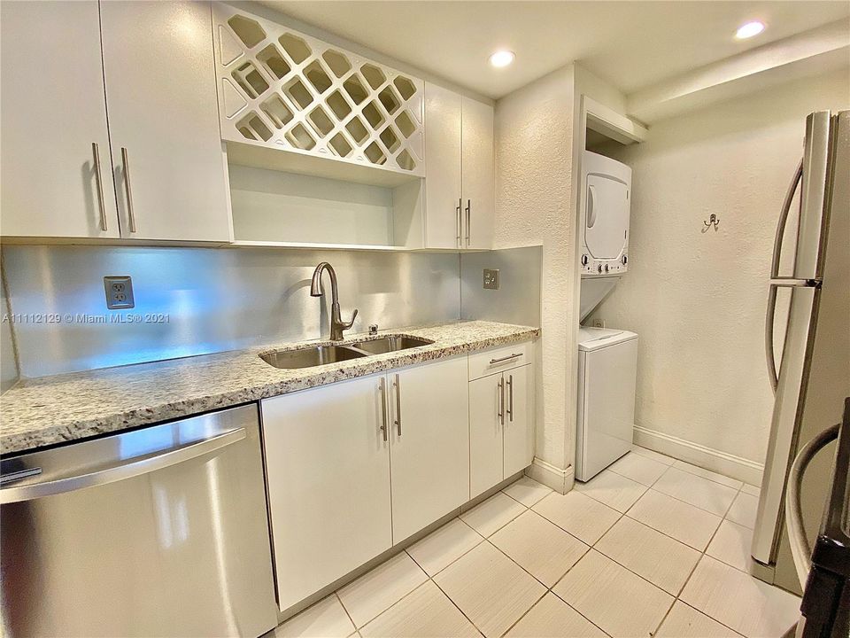 Recently Rented: $1,850 (2 beds, 2 baths, 956 Square Feet)
