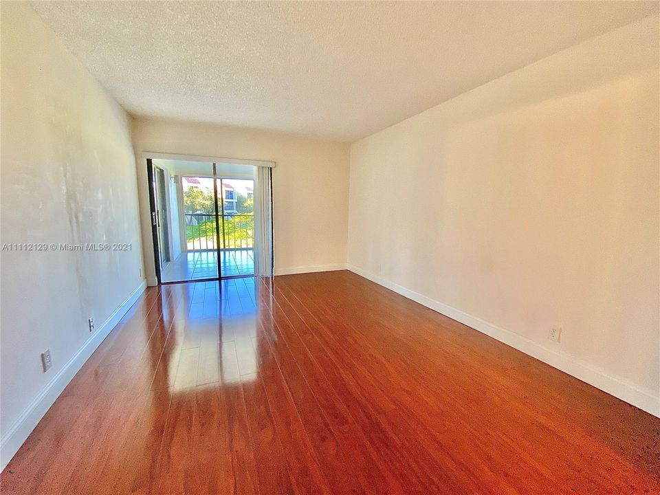 Recently Rented: $1,850 (2 beds, 2 baths, 956 Square Feet)