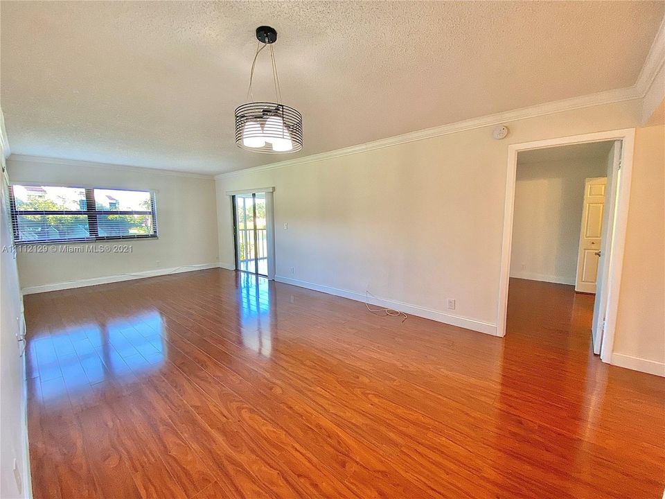 Recently Rented: $1,850 (2 beds, 2 baths, 956 Square Feet)
