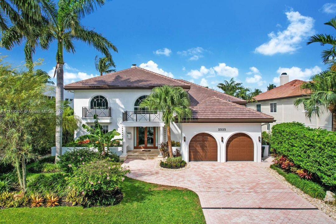 Recently Sold: $3,649,000 (4 beds, 3 baths, 3772 Square Feet)