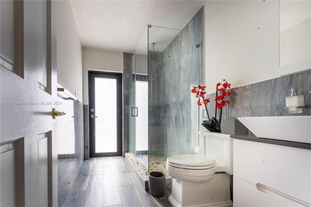 Recently Rented: $6,500 (4 beds, 3 baths, 4052 Square Feet)