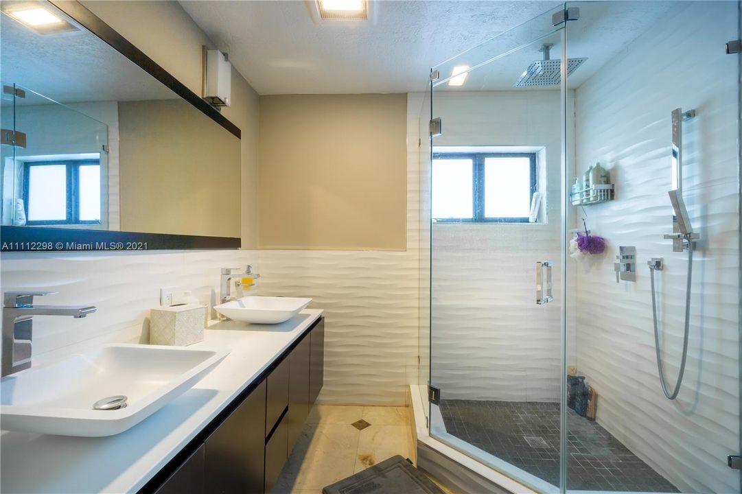 Recently Rented: $6,500 (4 beds, 3 baths, 4052 Square Feet)