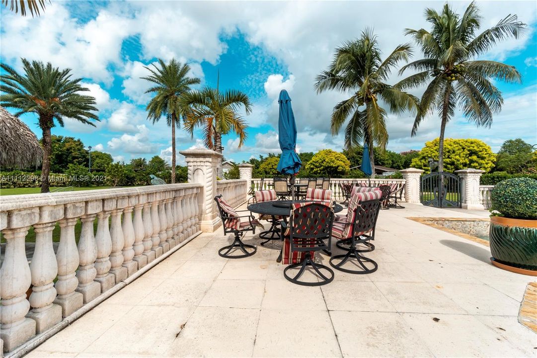 Recently Rented: $6,500 (4 beds, 3 baths, 4052 Square Feet)