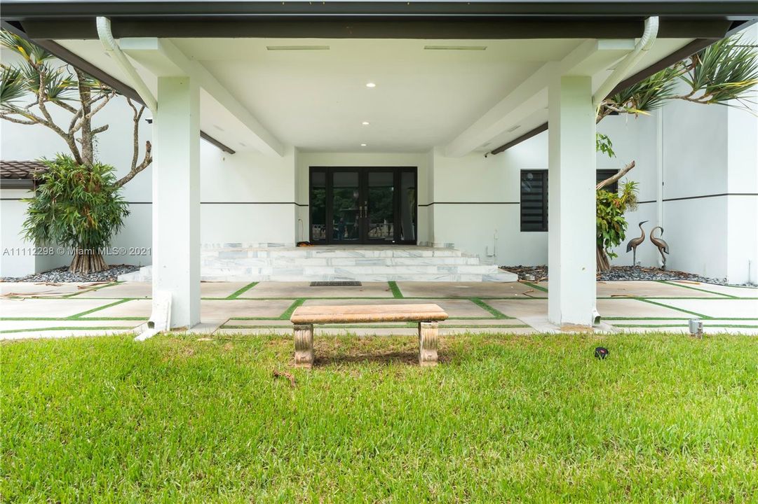 Recently Rented: $6,500 (4 beds, 3 baths, 4052 Square Feet)