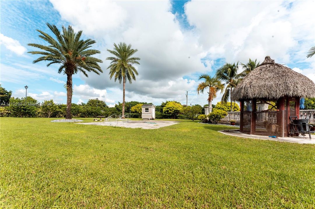 Recently Rented: $6,500 (4 beds, 3 baths, 4052 Square Feet)