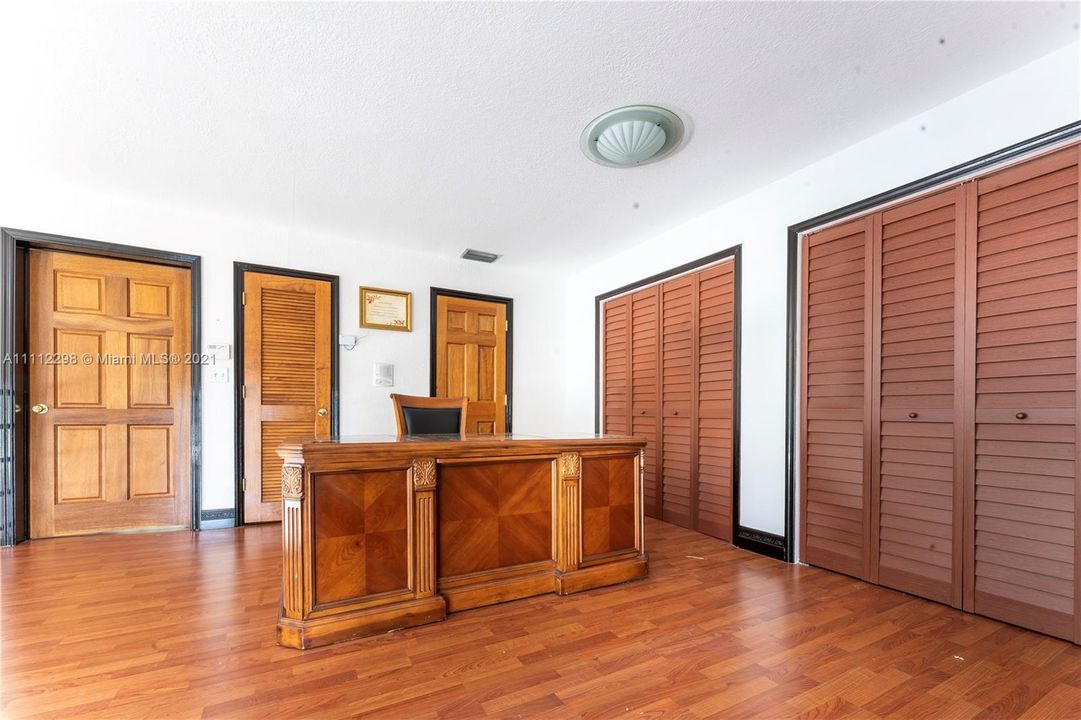 Recently Rented: $6,500 (4 beds, 3 baths, 4052 Square Feet)