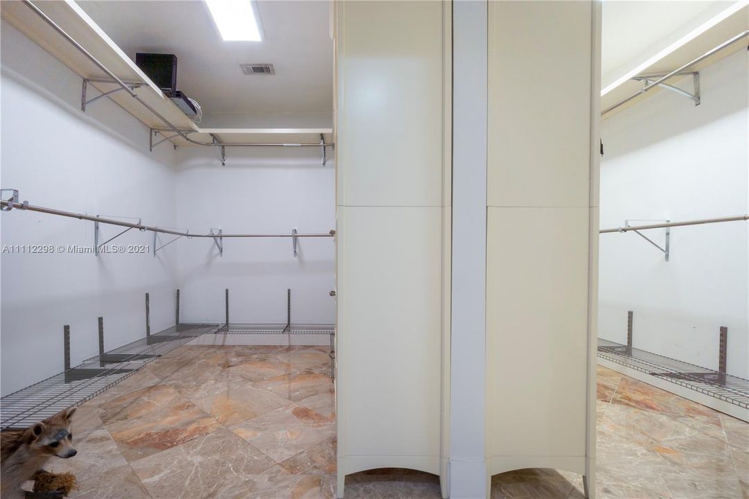 Recently Rented: $6,500 (4 beds, 3 baths, 4052 Square Feet)