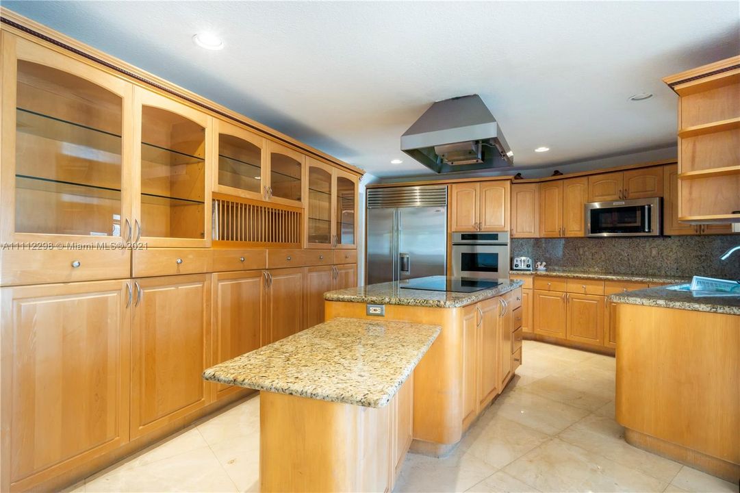 Recently Rented: $6,500 (4 beds, 3 baths, 4052 Square Feet)