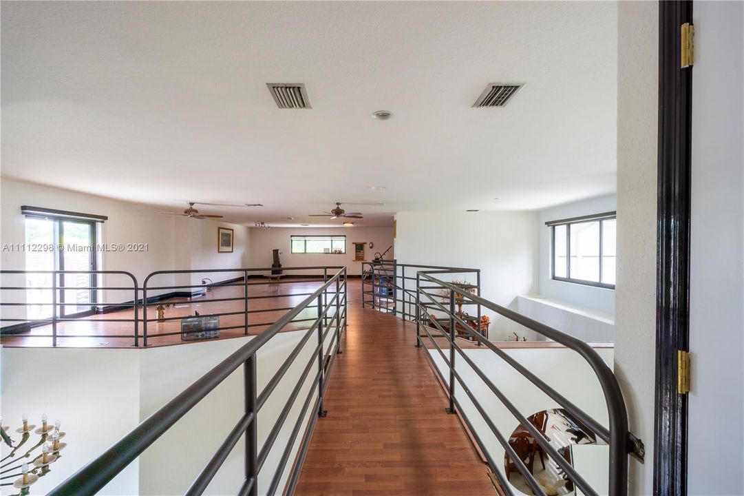 Recently Rented: $6,500 (4 beds, 3 baths, 4052 Square Feet)