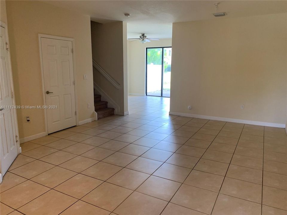 Recently Rented: $3,250 (3 beds, 2 baths, 1621 Square Feet)