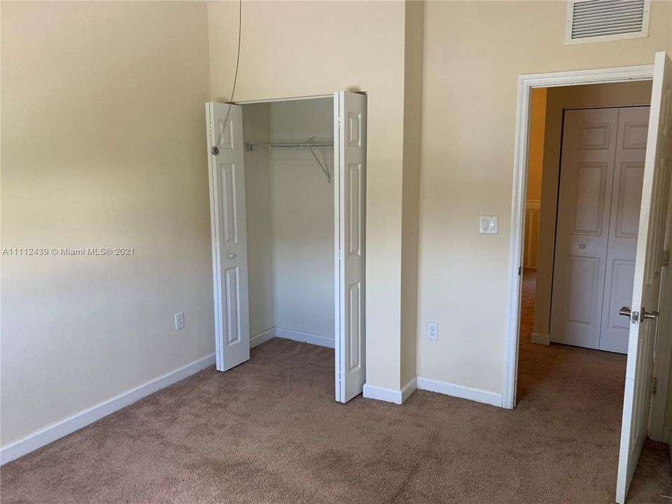 Recently Rented: $3,250 (3 beds, 2 baths, 1621 Square Feet)