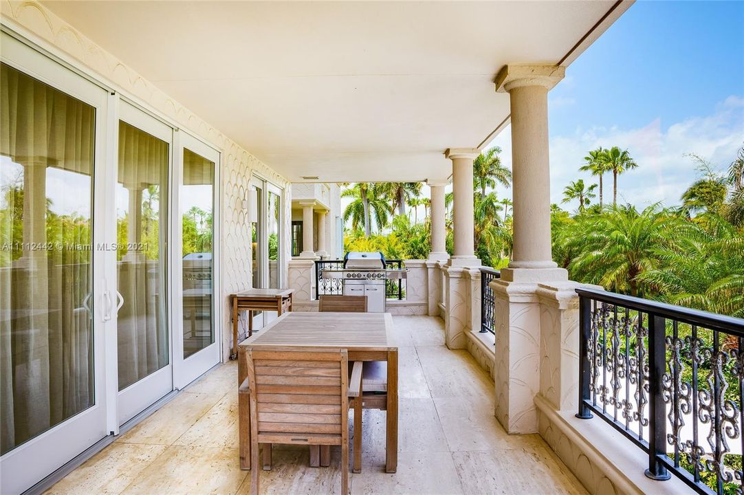 Recently Sold: $8,500,000 (3 beds, 3 baths, 3580 Square Feet)