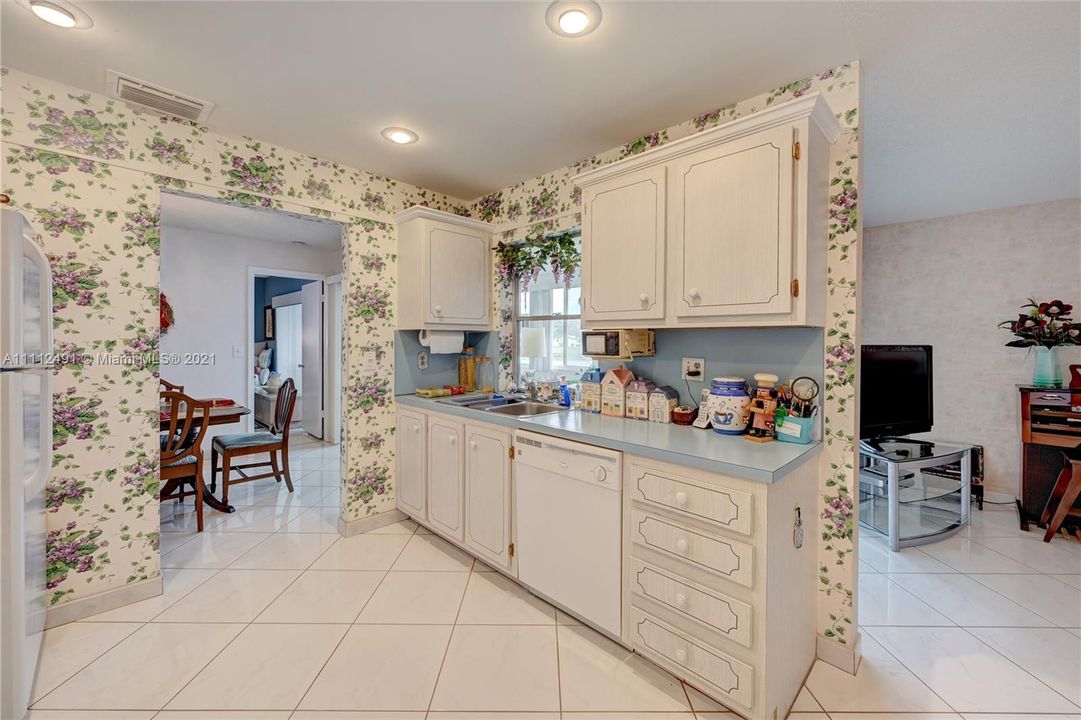 Vendido Recientemente: $325,000 (2 camas, 2 baños, 1560 Pies cuadrados)