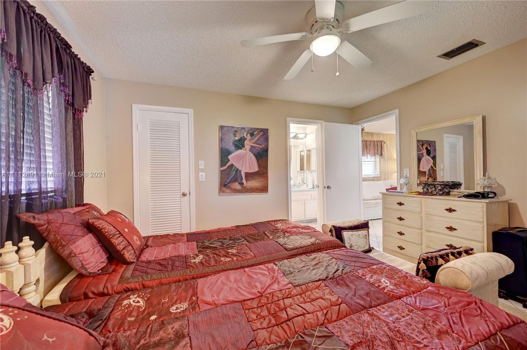 Vendido Recientemente: $325,000 (2 camas, 2 baños, 1560 Pies cuadrados)