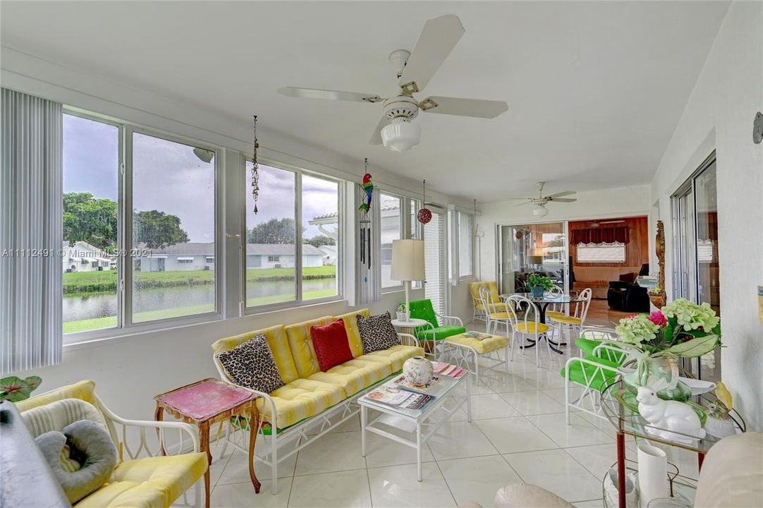 Vendido Recientemente: $325,000 (2 camas, 2 baños, 1560 Pies cuadrados)