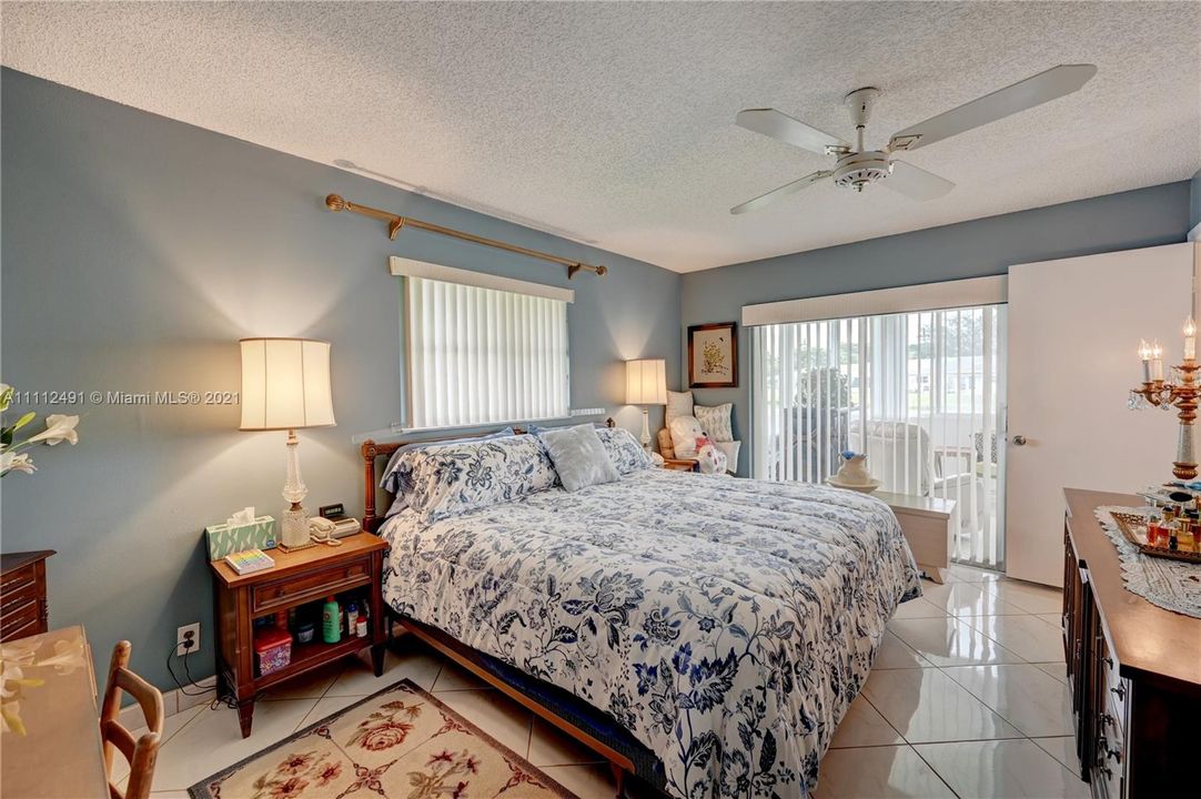 Vendido Recientemente: $325,000 (2 camas, 2 baños, 1560 Pies cuadrados)