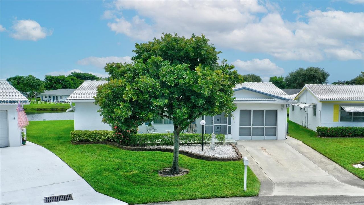 Vendido Recientemente: $325,000 (2 camas, 2 baños, 1560 Pies cuadrados)