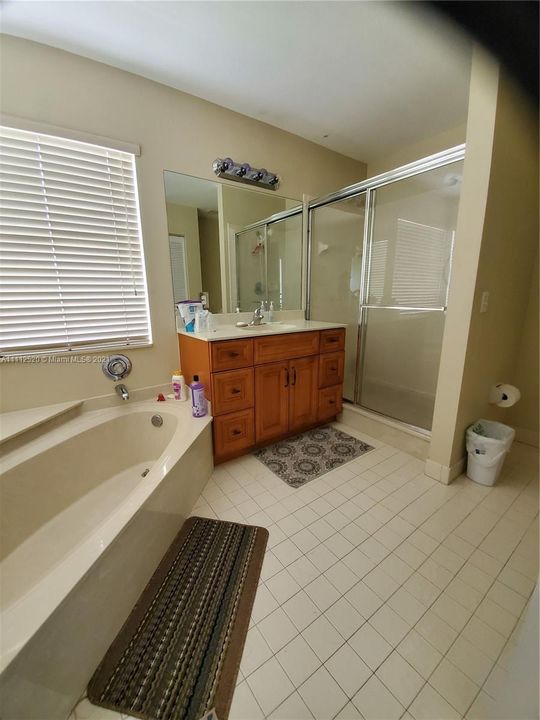 Недавно арендовано: $3,500 (4 спален, 3 ванн, 2213 Квадратных фут)