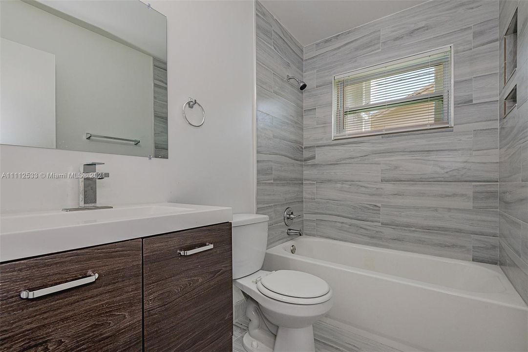 Недавно арендовано: $2,800 (4 спален, 2 ванн, 1398 Квадратных фут)